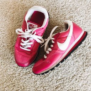 PINK NIKE RUNNERS